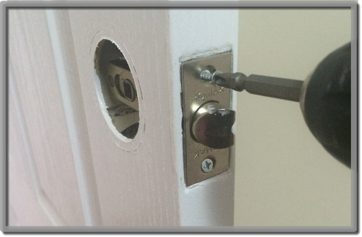 how to replace door handle